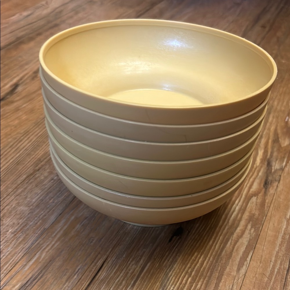 Tupperware Set of 7 Yellow Bowls Vintage